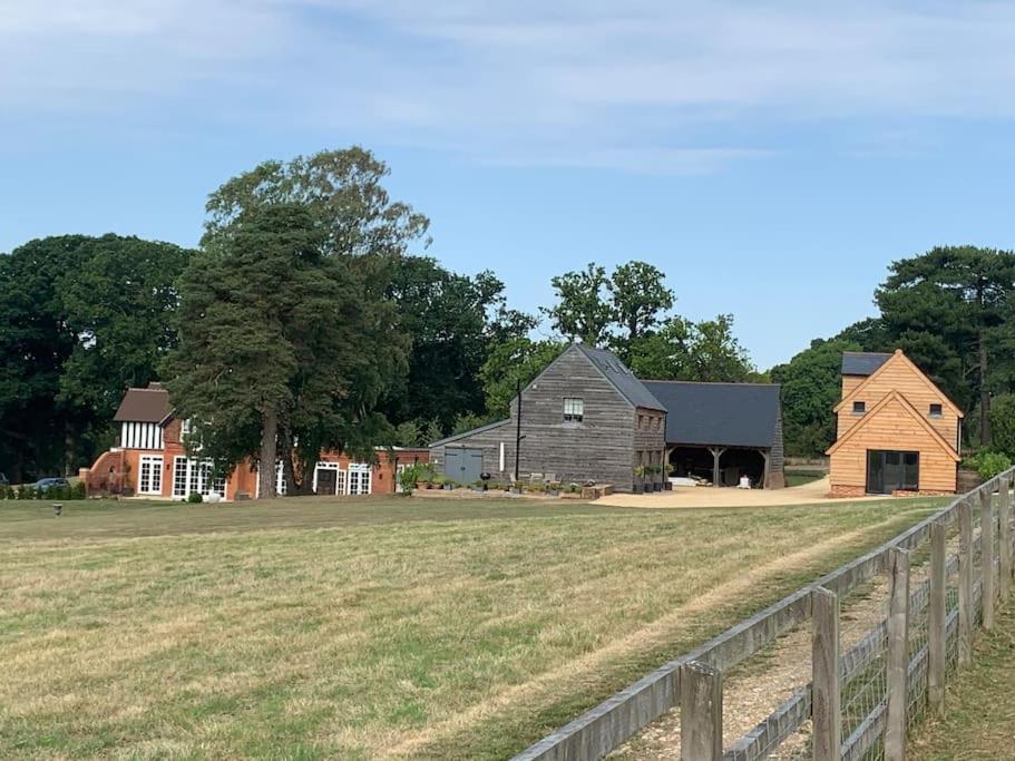 The Old Stables Villa Salisbury Bagian luar foto