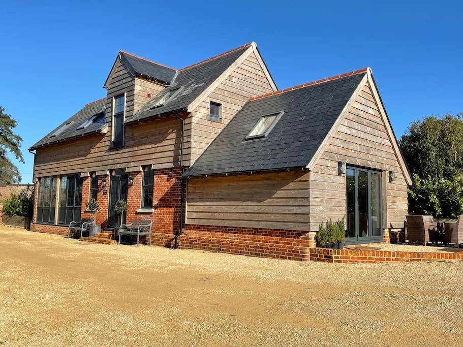 The Old Stables Villa Salisbury Bagian luar foto