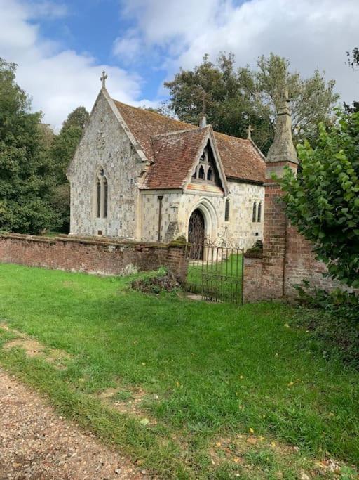The Old Stables Villa Salisbury Bagian luar foto