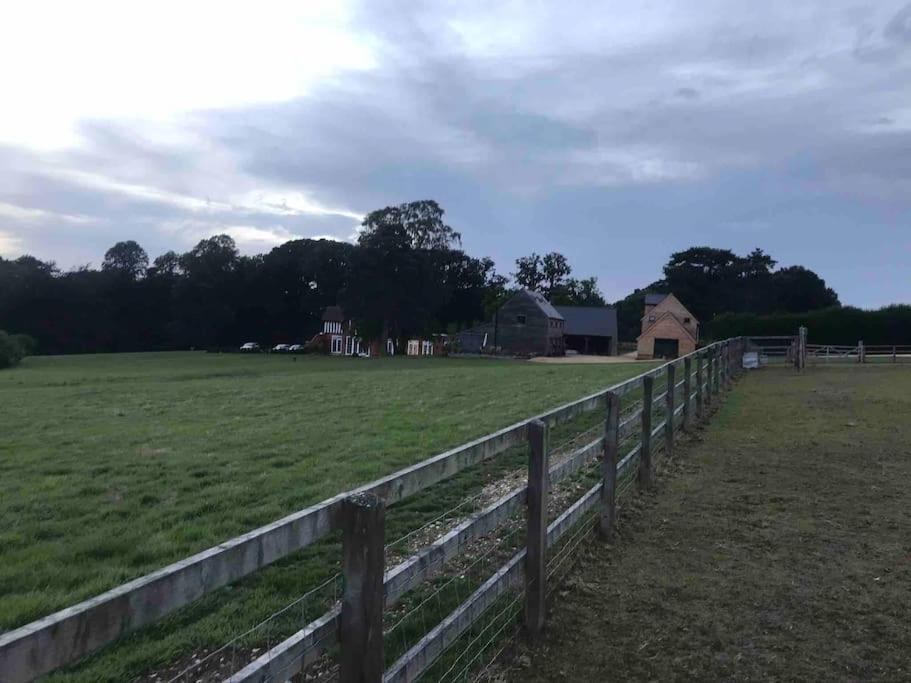 The Old Stables Villa Salisbury Bagian luar foto