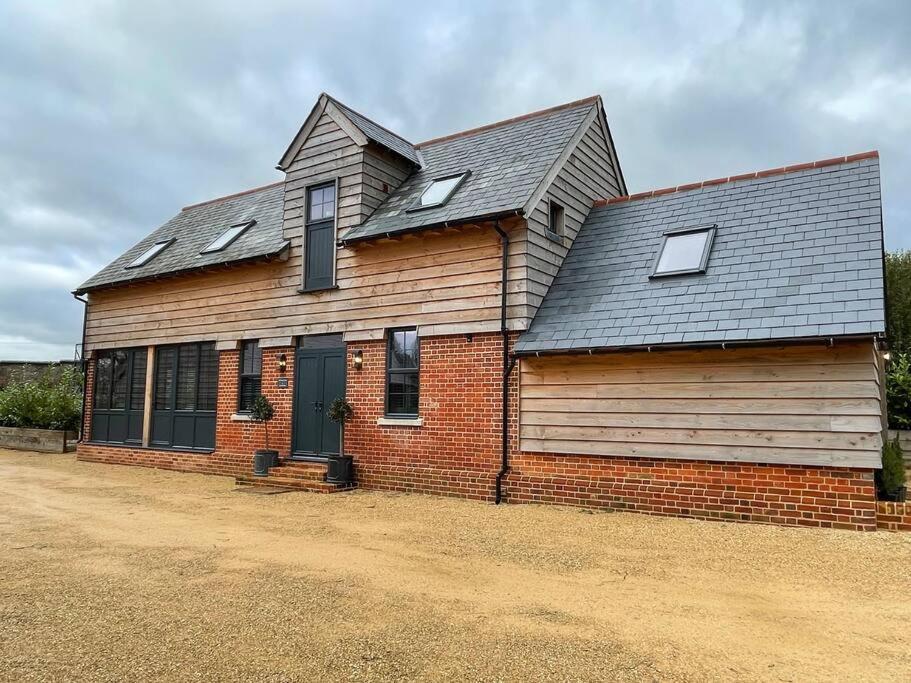 The Old Stables Villa Salisbury Bagian luar foto