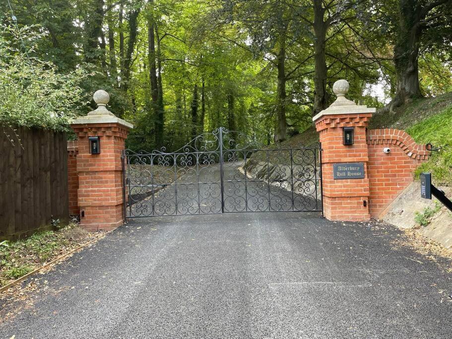 The Old Stables Villa Salisbury Bagian luar foto